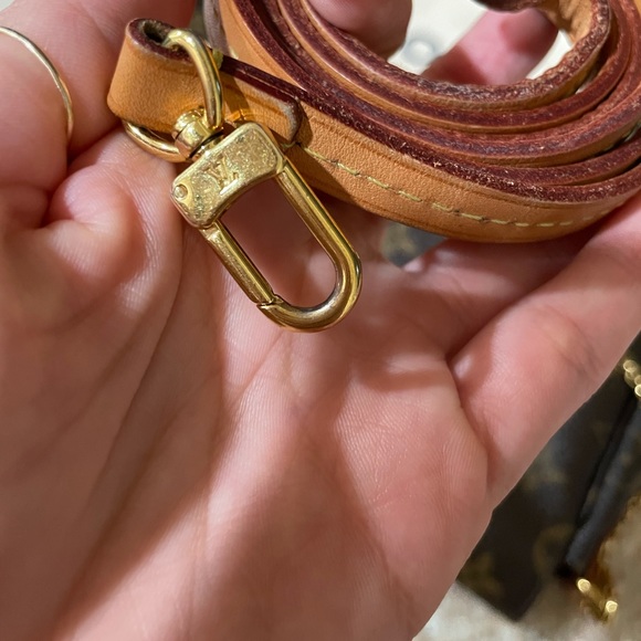 Louis Vuitton Favorite MM - Picture 3 of 15